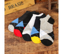 今夏必buy！潮流襪子新風尚，穿出你的個性態度